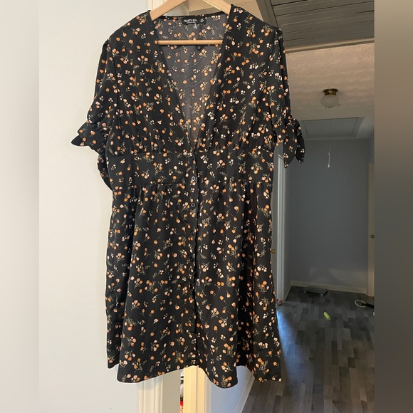 NWOT Nasty Gal Floral Deep V Neck Tea Dress - Picture 3 of 8